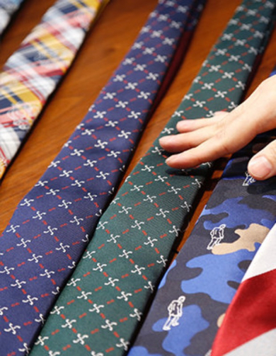 小紋柄に見えるパターンはアイスラッガーとウルトラアイで構成