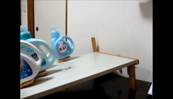 液体洗剤の二足歩行競争