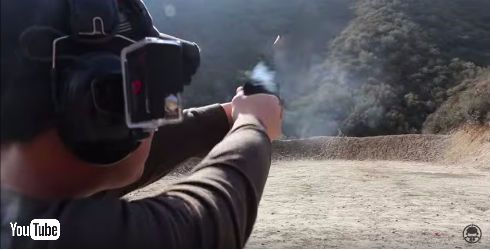 ドローンを撃ち落とす動画