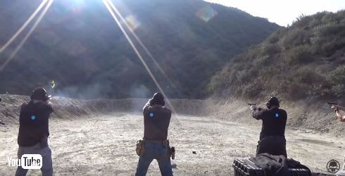 ドローンを撃ち落とす動画