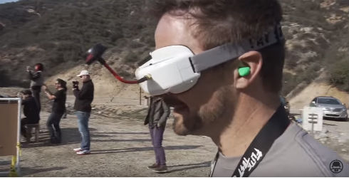 ドローンを撃ち落とす動画