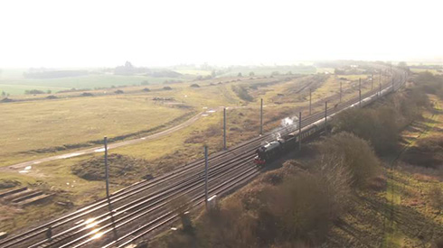 田園を走る「フライング・スコッツマン」