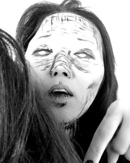 「耳擦りする女」（伊藤潤二）