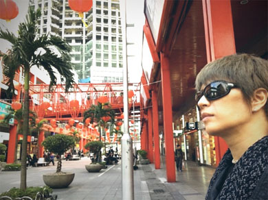 台湾の町並みのGACKTさん