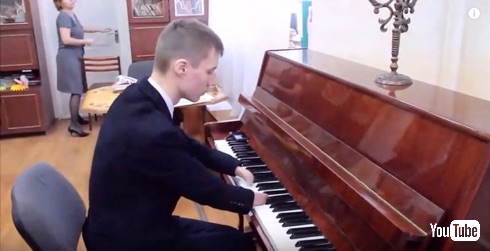 指のないピアニスト