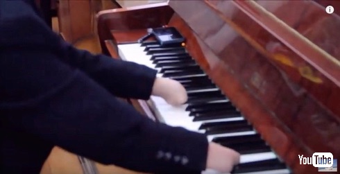 指のないピアニスト