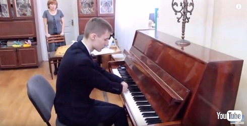 指のないピアニスト