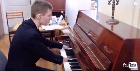 指のないピアニスト