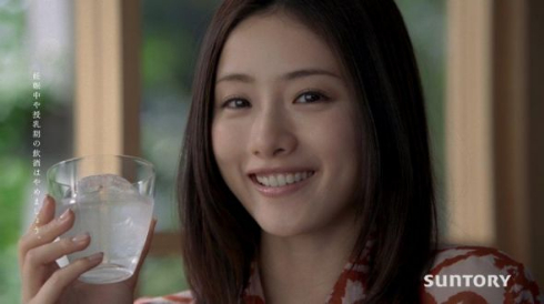 「ふんわり鏡月」CMイメージキャラクターの石原さとみさん