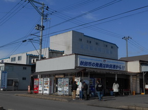 移設されるうどんそば自販機