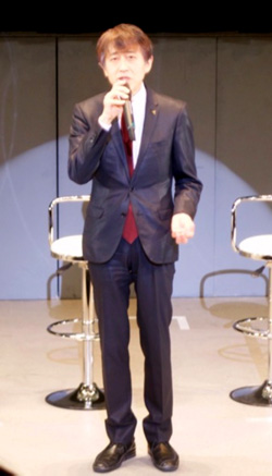 「配信は4月1日のエイプリルフールからですが、（中身は）本気です」と断言する白倉伸一郎プロデューサー