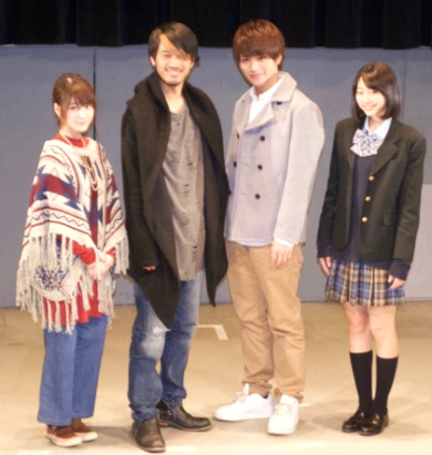 アマゾンズに変身する主役2人と、水澤美月役の武田玲奈さん（右端）、泉七羽役の東亜優さん（左端）のダブルヒーロー＆ダブルヒロイン