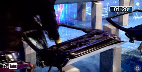 ドアウインドウを破壊する世界記録