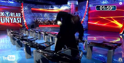 ドアウインドウを破壊する世界記録