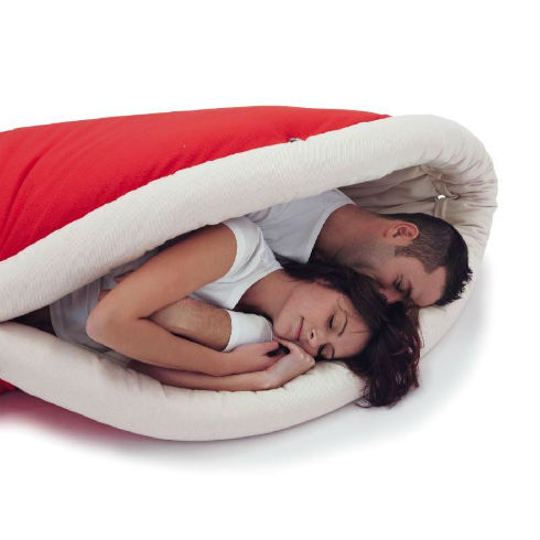 人をダメにする変形クッション