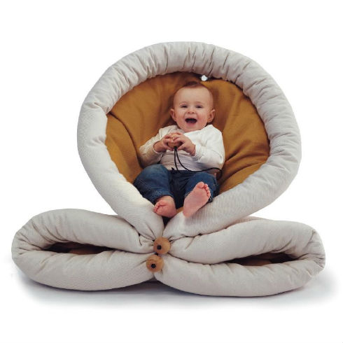 人をダメにする変形クッション