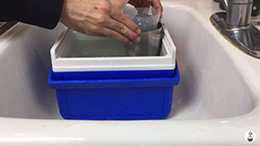 クーラーボックスにポン