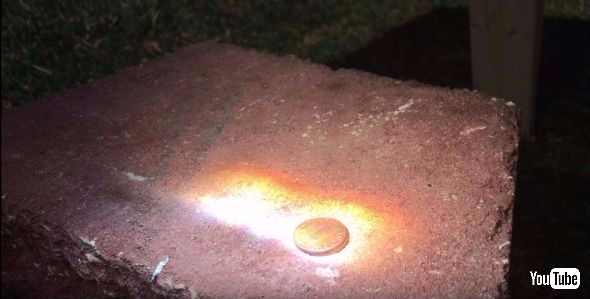 フレネルレンズで硬貨を溶かす