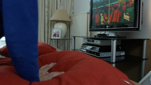 枕を押したり傾けたりして操作