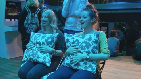 枕を操作してゲームができます