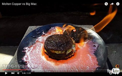 ビッグマックVSドロドロに溶けた銅