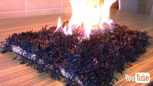 6000本のマッチに点火