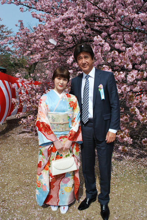 草刈正雄、貫地谷しほり