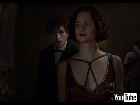 エディ・レッドメイン演じるニュート・スキャマンダーとキャサリン・ウォーターストン