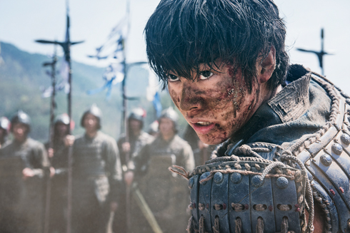 信を演じる山崎賢人