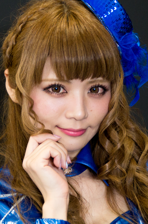 朔矢あいね アップ 右手を沿えて