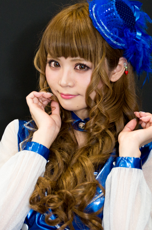 朔矢あいね アップ 両手を沿えて