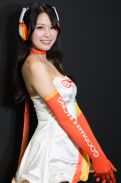 荒井つかさ 膝上 横から