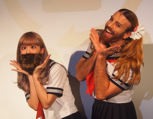 「フィフス・ウェイブ」イベントの藤田ニコルさんとレディビアードさん