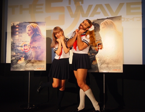 「フィフス・ウェイブ」イベントの藤田ニコルさんとレディビアードさん