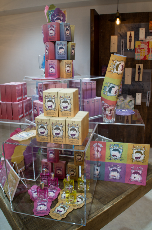 primaniacs おそ松さん フレグランス 中央ディスプレイ