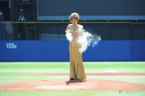 小林幸子始球式