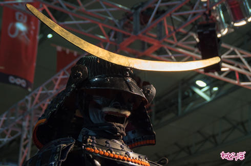 超・真田丸 具足展示 伊達政宗 三日月前立て兜 黒漆塗五枚胴当世具足