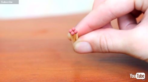 マッチとマッチで火をつける方法