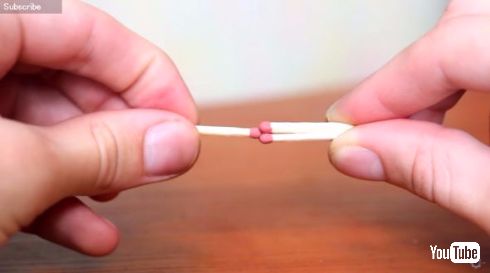 マッチとマッチで火をつける方法