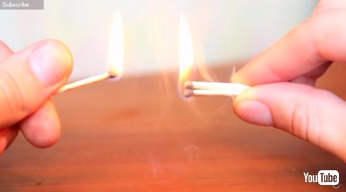 マッチとマッチで火をつける方法