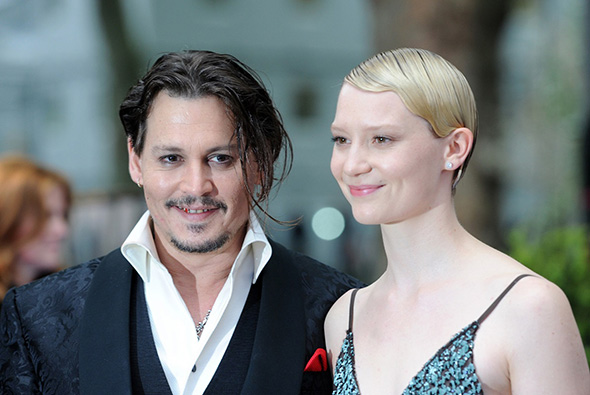 ジョニー・デップとミア・ワシコウスカ