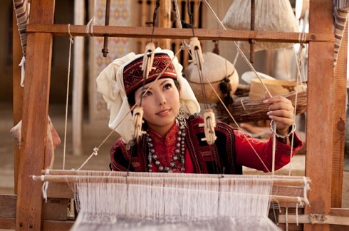 祭さんウズベキスタン機織り