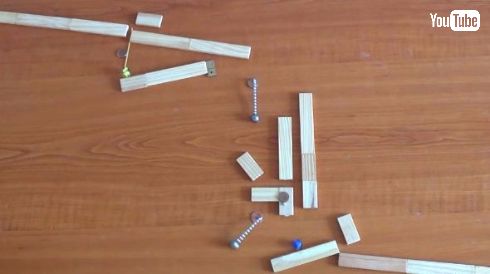 マグネットピタゴラ装置