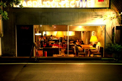 代官山のカフェ「holy」