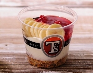 ギリシャヨーグルト with　ストロベリーグラノーラ