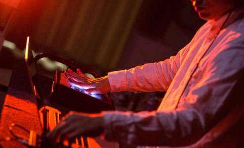 MIDIコントローラ楽器CMG