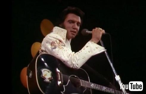 このギターで演奏するエルヴィス・プレスリー