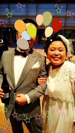 結婚式の報告をするニッチェ・江上敬子