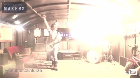 火を噴くギター