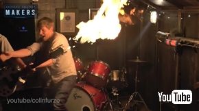 火を噴くギター